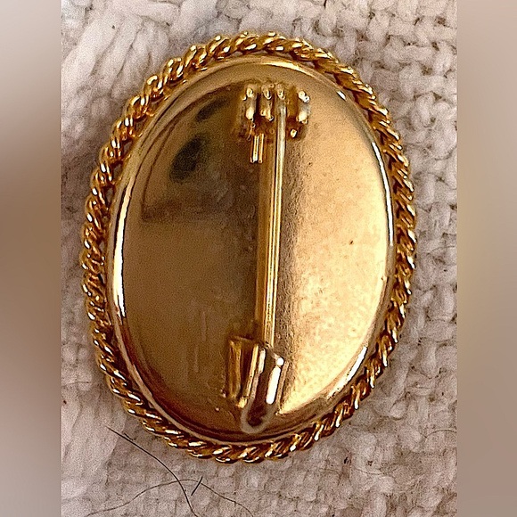 Cameo Brooch - Picture 4 of 4